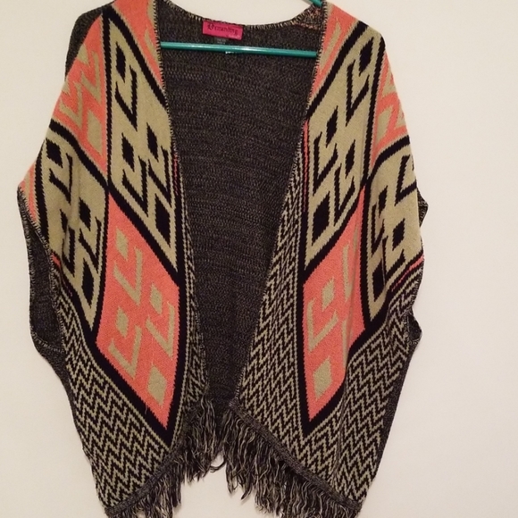 Demanding pancho shrug - Picture 2 of 4